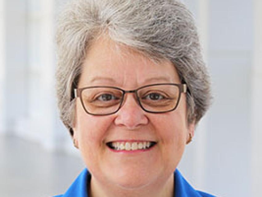 Portrait photo of Evelyn Parrish