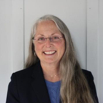 Beth Meade Headshot photo
