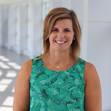 Portrait photo of Jennifer Manley