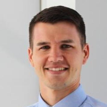 Portrait photo of Andrew Makowski